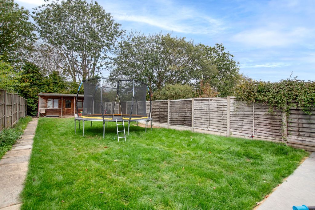 Property photo 2 of 15 Garden