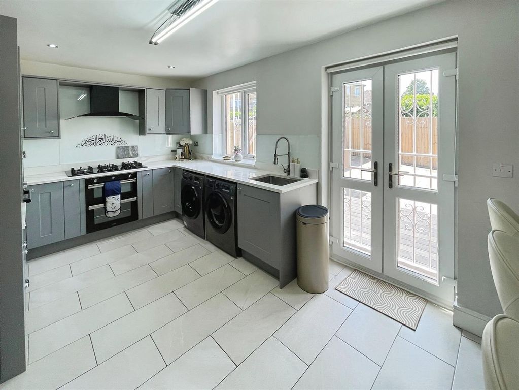 Property photo 3 of 20 Kitchen