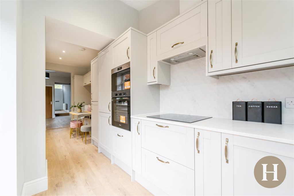 Property photo 2 of 36 Hadleigh Estate Agents-33.Jpg