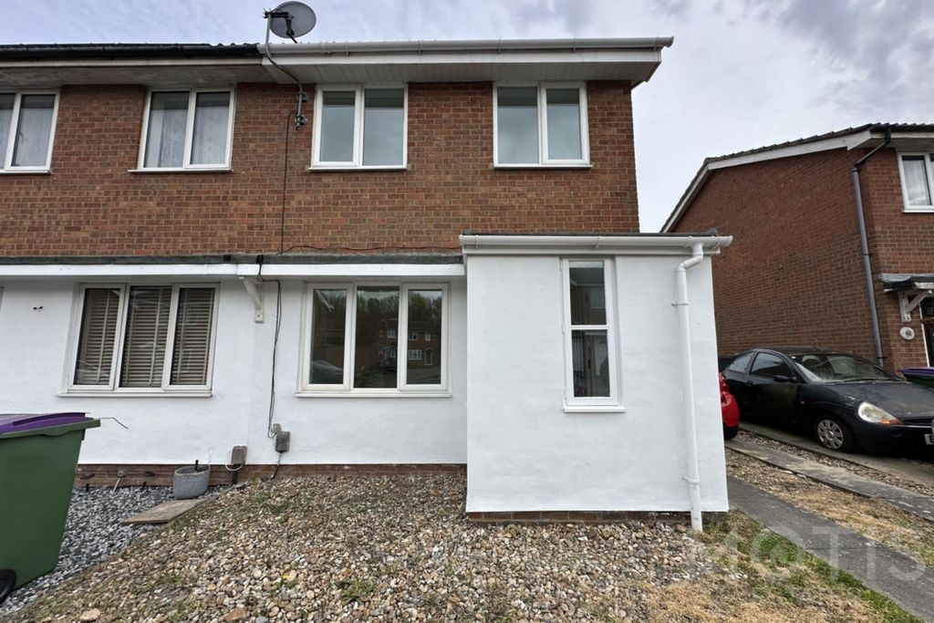 Property photo 1 of 12 Photo 4