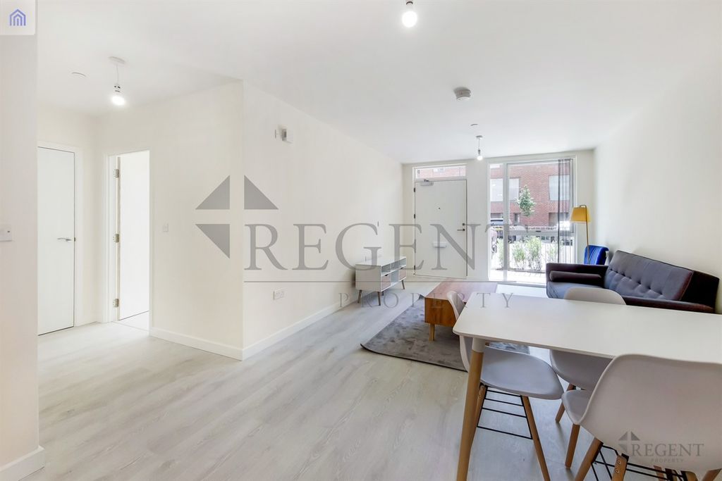 Property photo 2 of 6 Open Plan