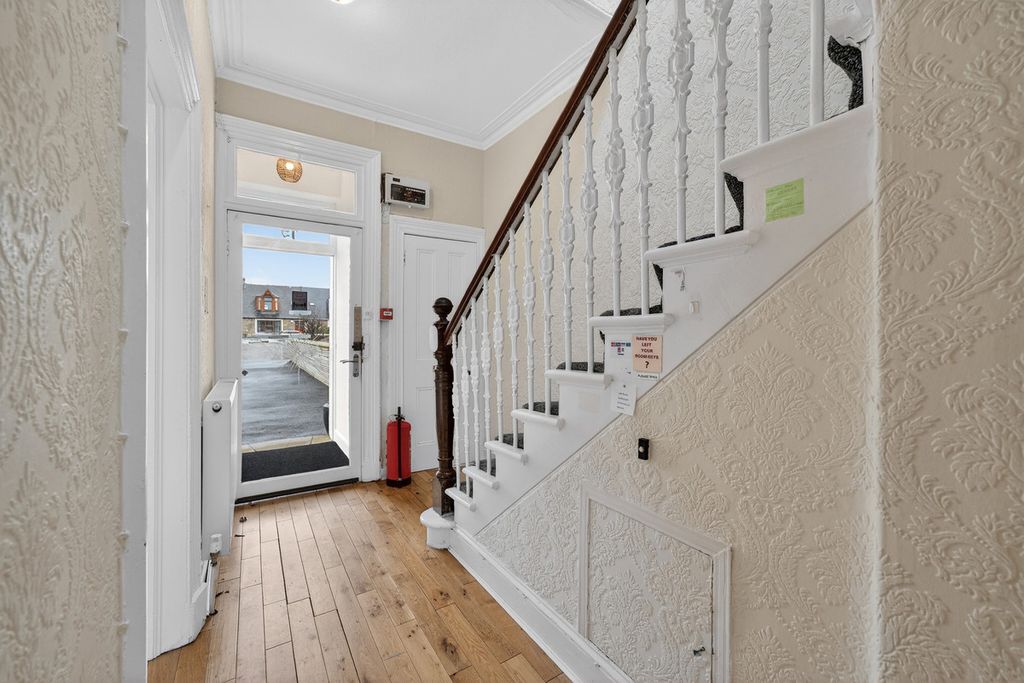 Property photo 3 of 25