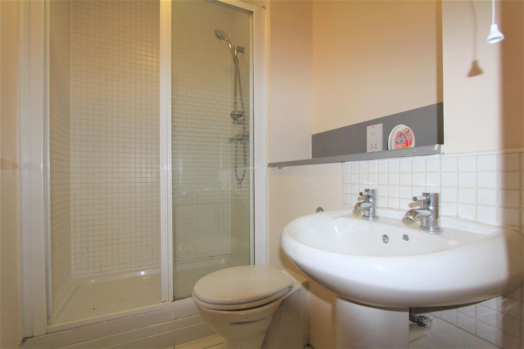 Property photo 3 of 8 En-Suite.Jpg