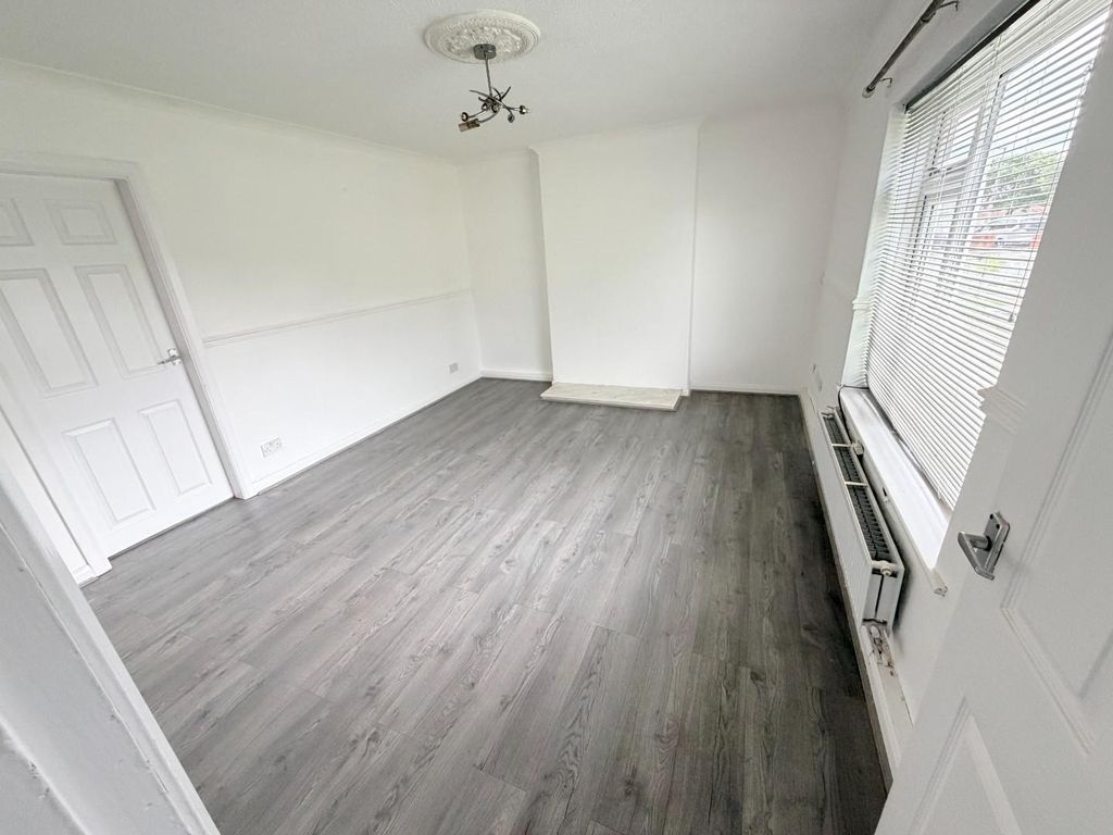 Property photo 3 of 20 Lounge