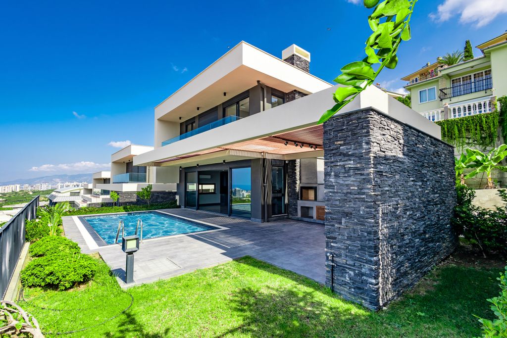 Property photo 1 of 25 Alluring Sea View Property For Sale In Alanya - A Modern Villa With Full Sea Views And A Private Pool &amp; Garden