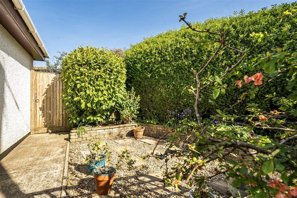 Property photo 2 of 20 1446439-31-69Eb3F0d0472B.Jpg