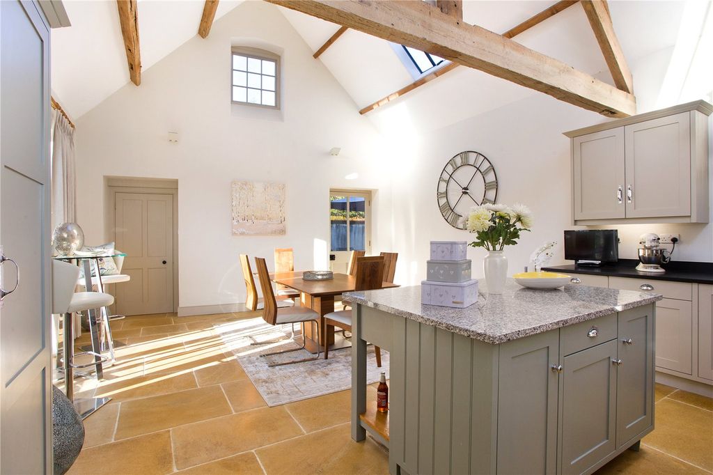 Property photo 2 of 31 Kitchen