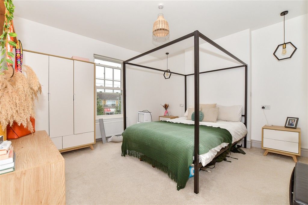 Property photo 2 of 17 Bedroom 1