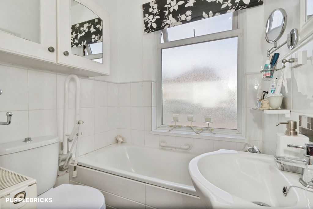 Property photo 3 of 27