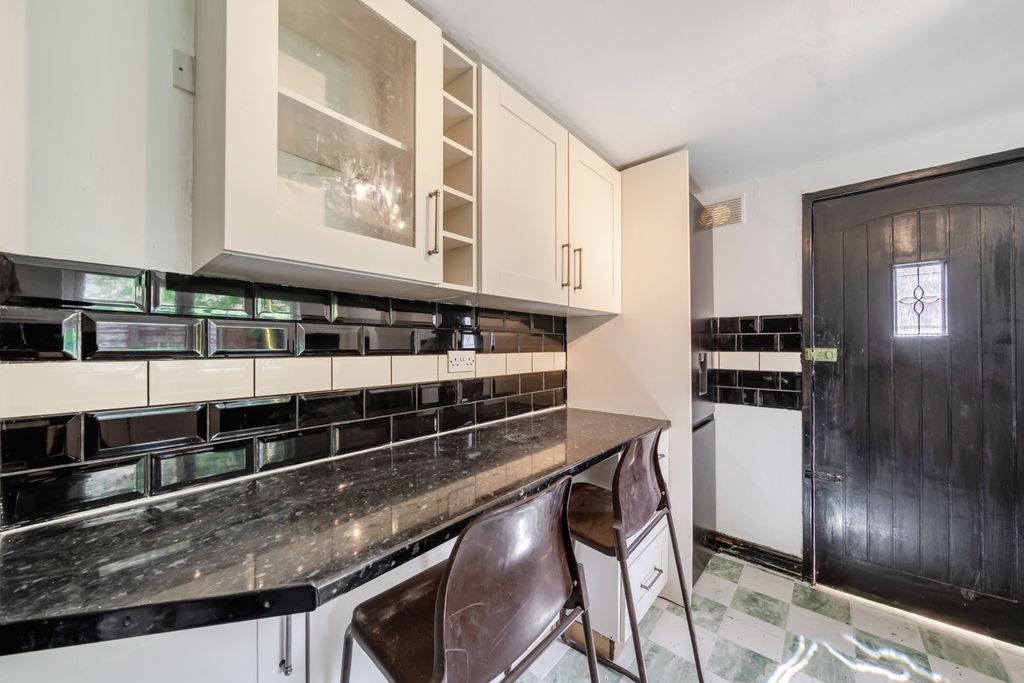 Property photo 2 of 13 1-6A0F15Ccbc1c4-1...