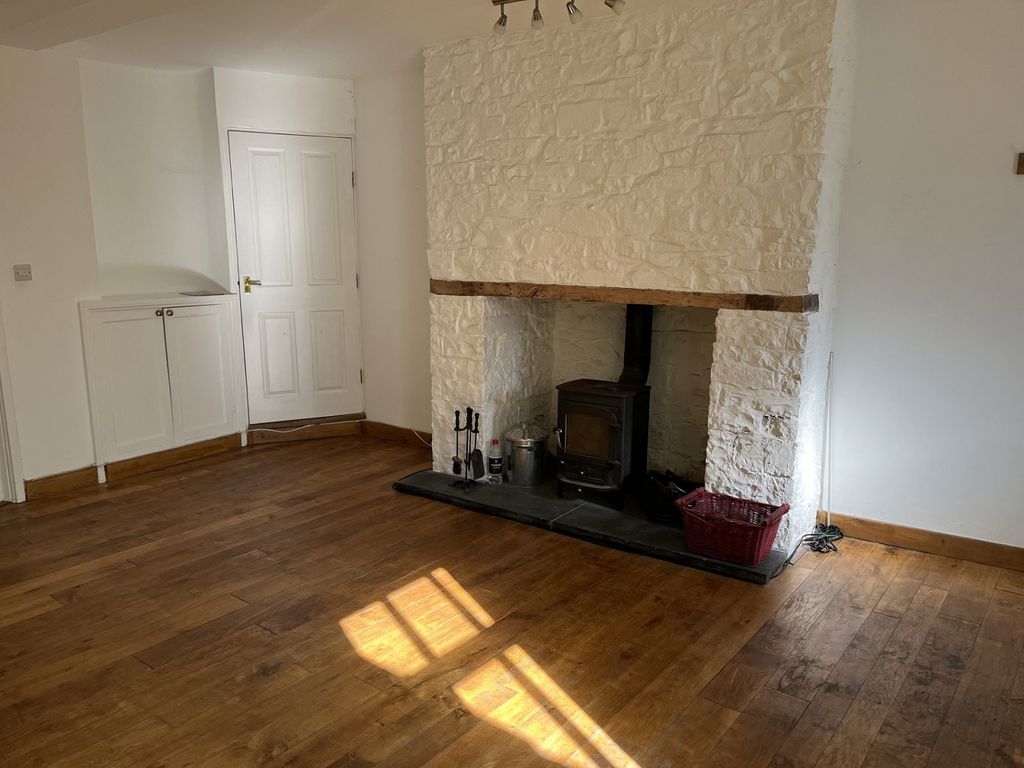 Property photo 3 of 11 Living Room
