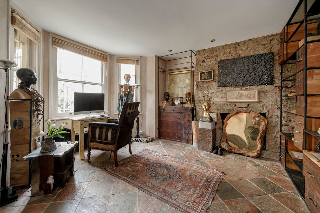 Property photo 3 of 36