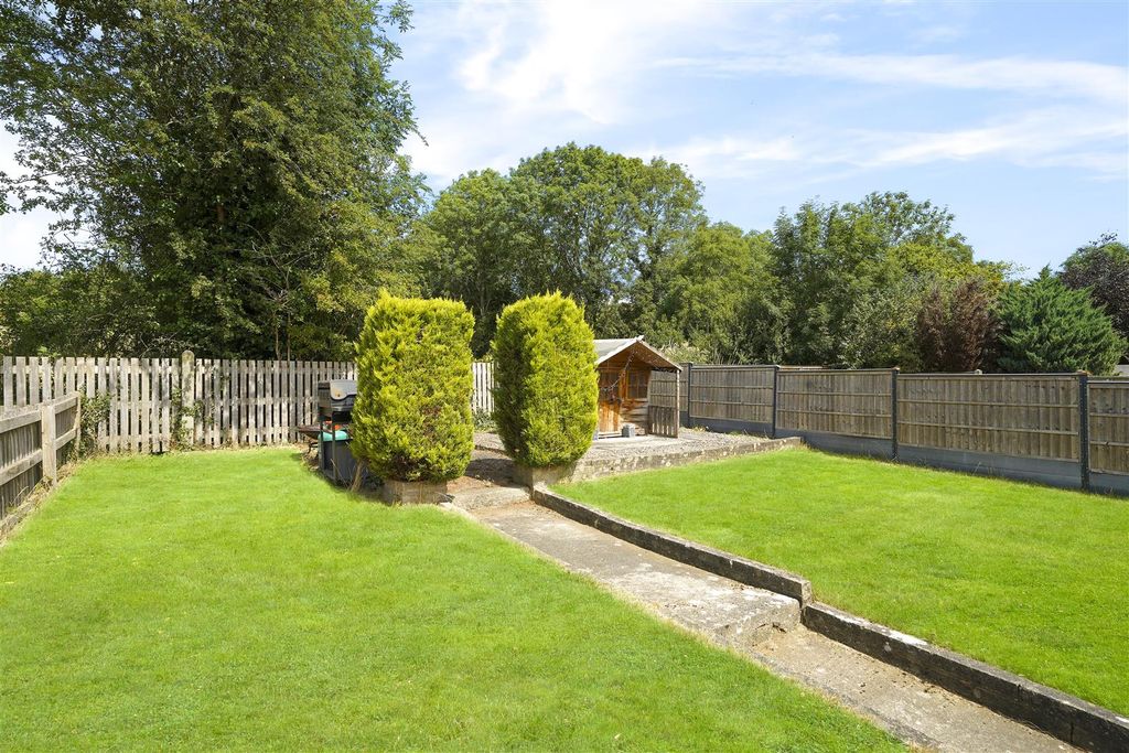 Property photo 2 of 16 Garden