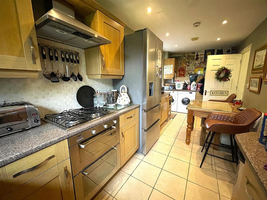 Property photo 2 of 27 Kitchen Diner