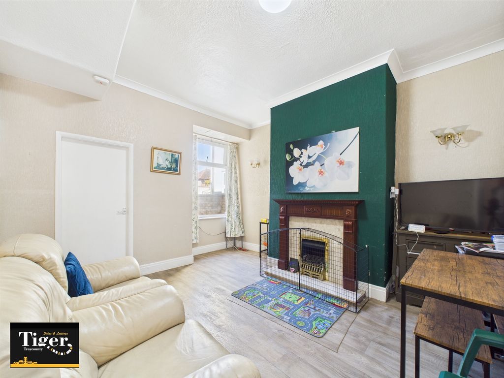 Property photo 3 of 15 Cam02176G0-Pr0575-Still010