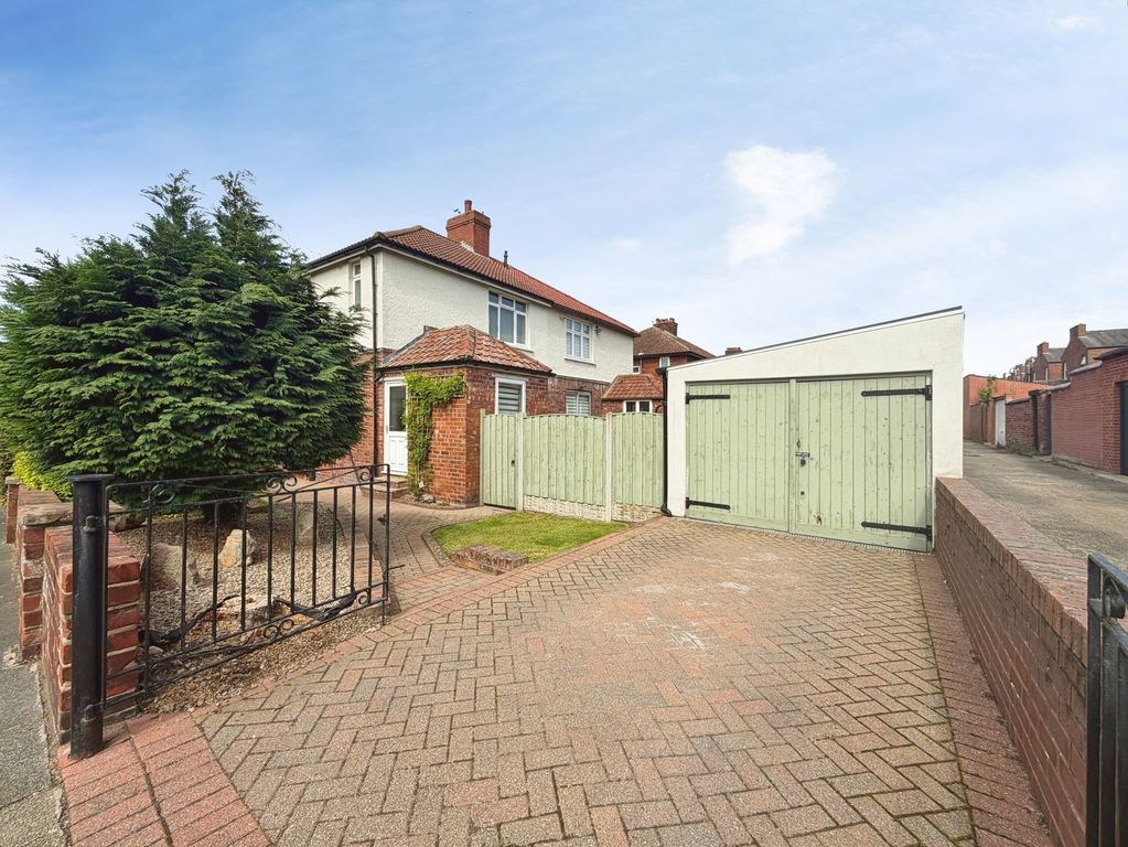 Property photo 2 of 41
