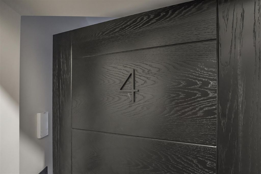 Property photo 2 of 17 A7406618.Jpg