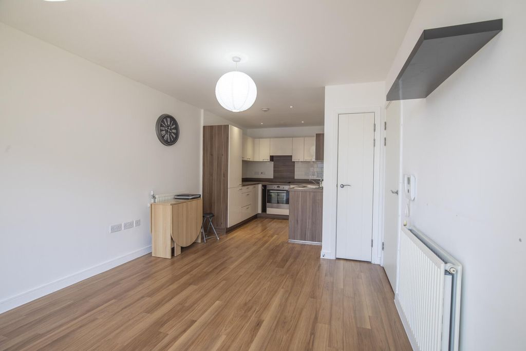 Property photo 3 of 10 Kitchen