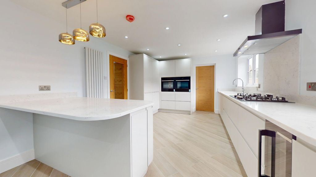 Property photo 2 of 34 4537983
