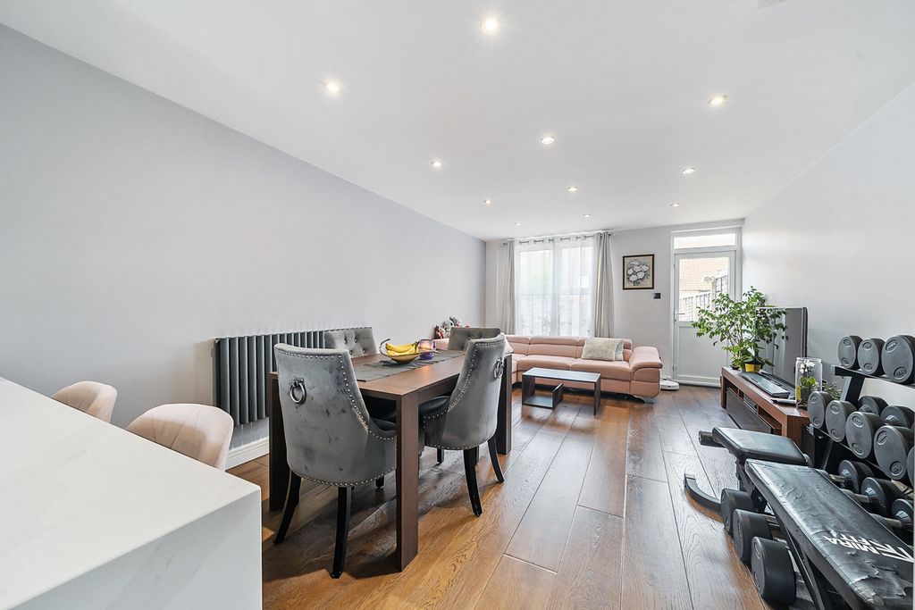 Property photo 3 of 15 Dining Area