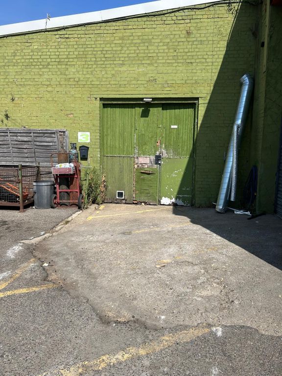 Property photo 1 of 2