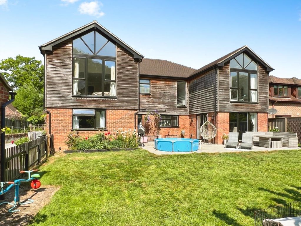 Property photo 2 of 31