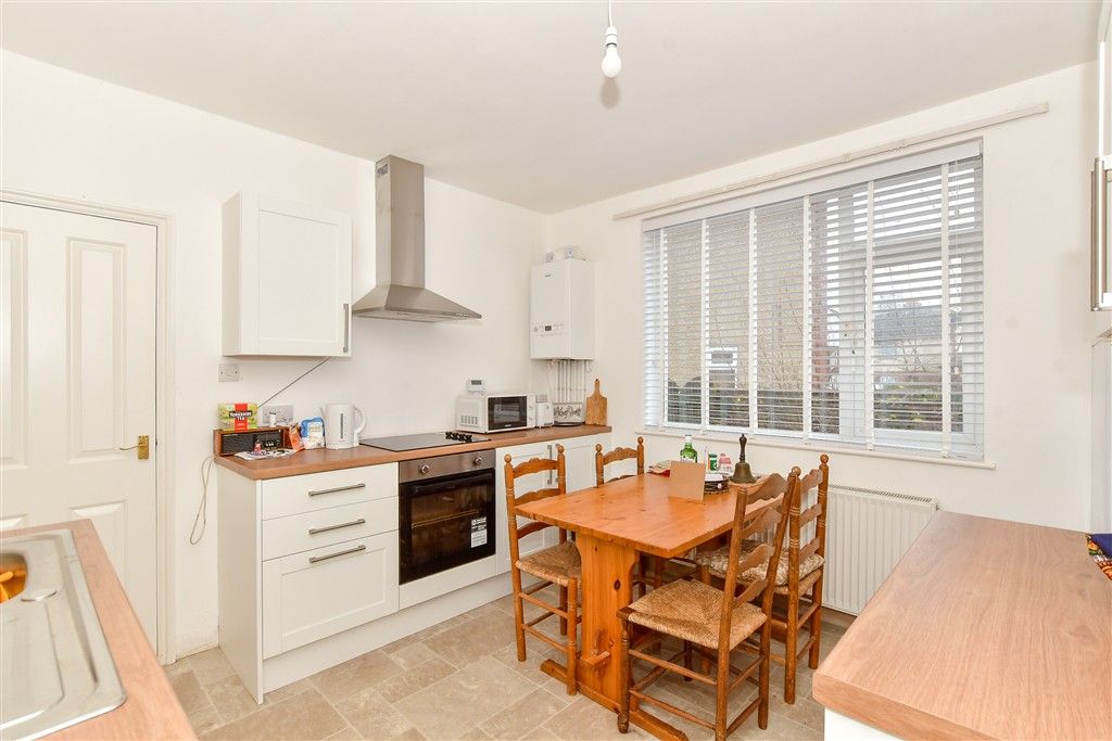 Property photo 3 of 9 Kitchen