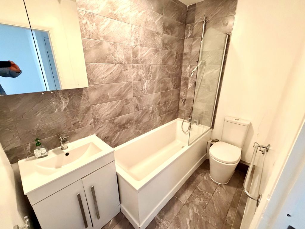 Property photo 3 of 6 Photo 2