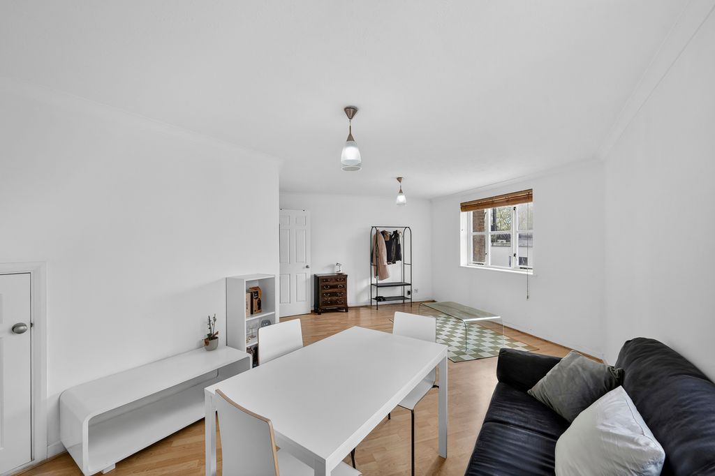 Property photo 2 of 14 Picture No. 15