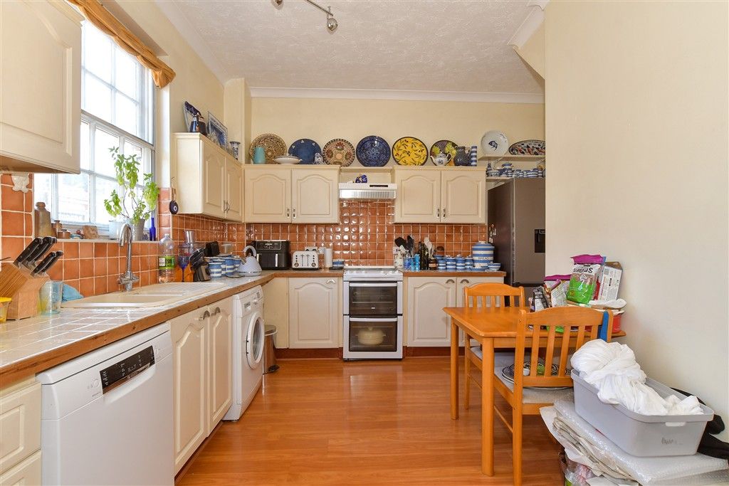 Property photo 2 of 10 Kitchen