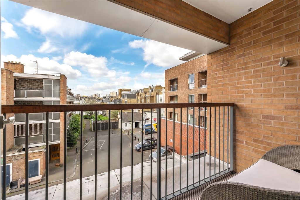 Property photo 3 of 6 Balcony