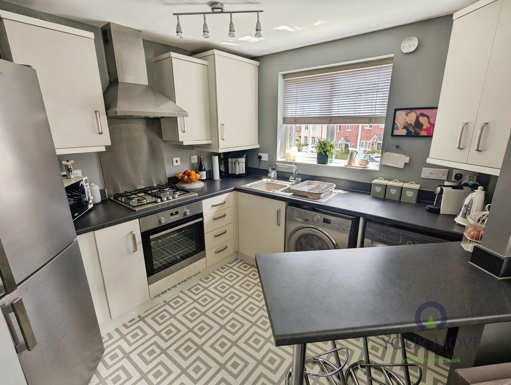 Property photo 2 of 12 Kitchen