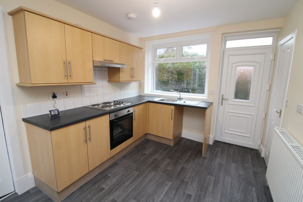 Property photo 2 of 11 Kitchen