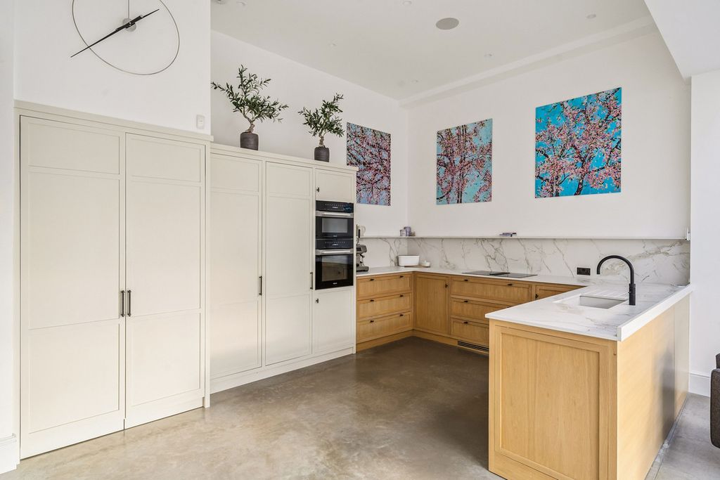 Property photo 3 of 26