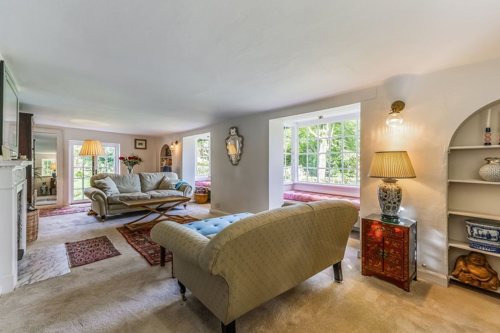 Property photo 3 of 18 Sitting Room