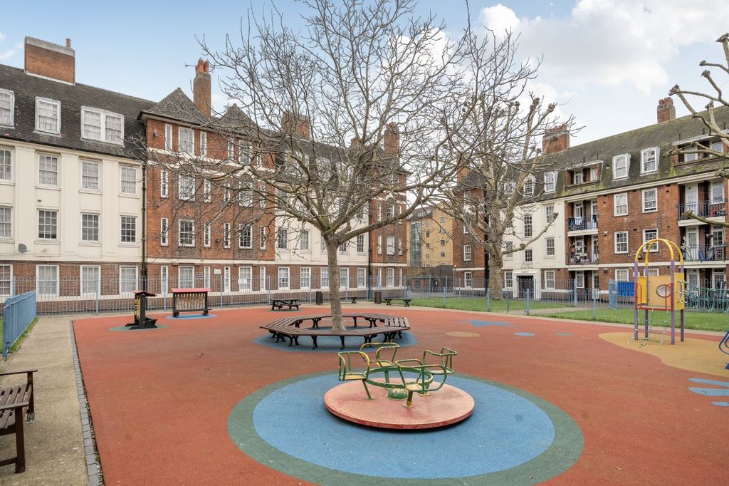 Property photo 2 of 8 Picture No. 14