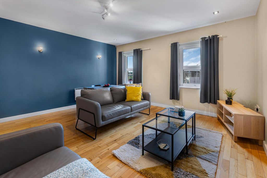 Property photo 1 of 9 Property Photo