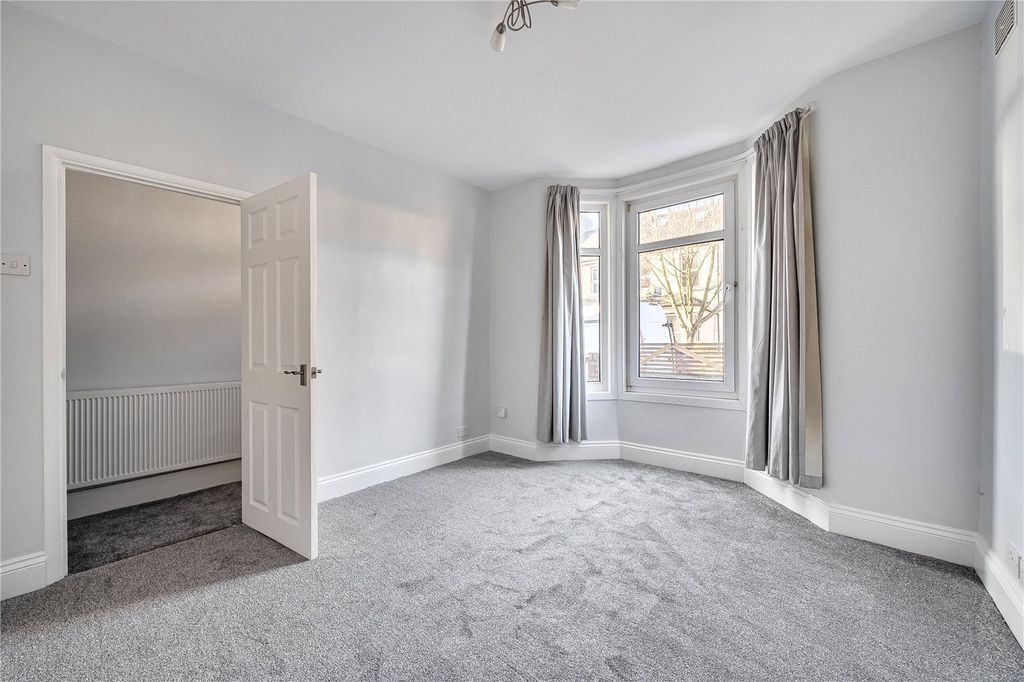 Property photo 2 of 19 Picture No. 11