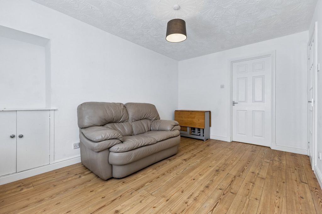 Property photo 2 of 7 Picture No. 10