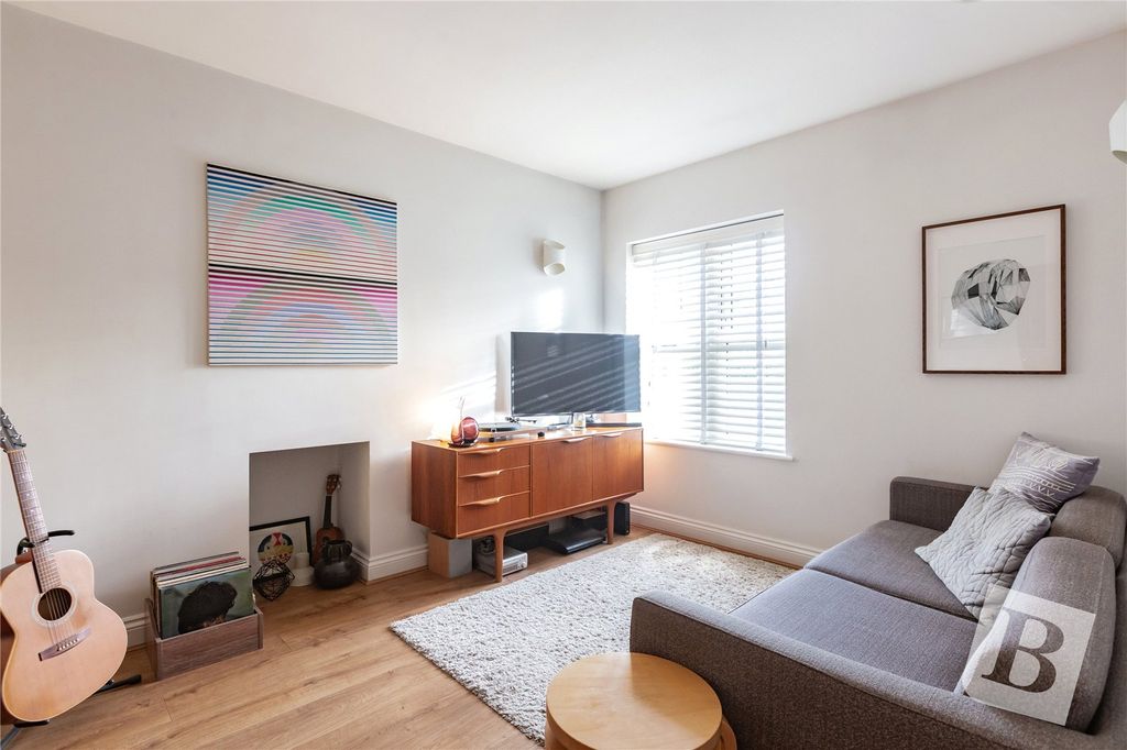 Property photo 3 of 17 Living Room