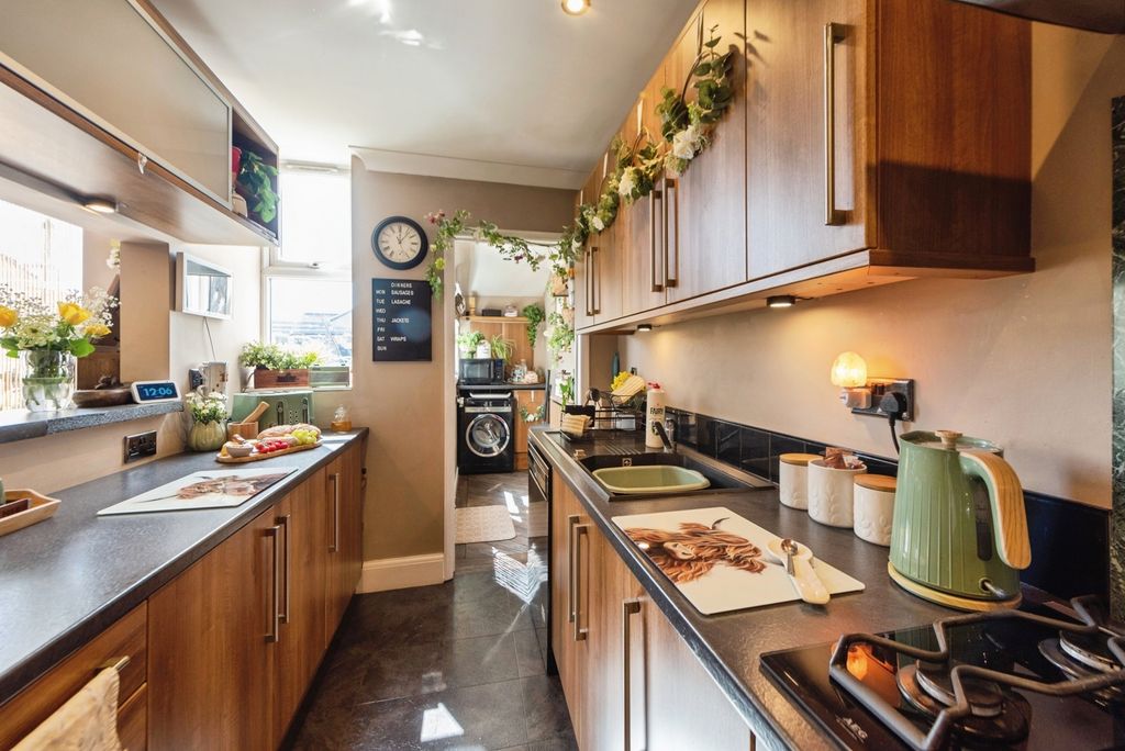 Property photo 2 of 18 Pbox-Img.Jpg