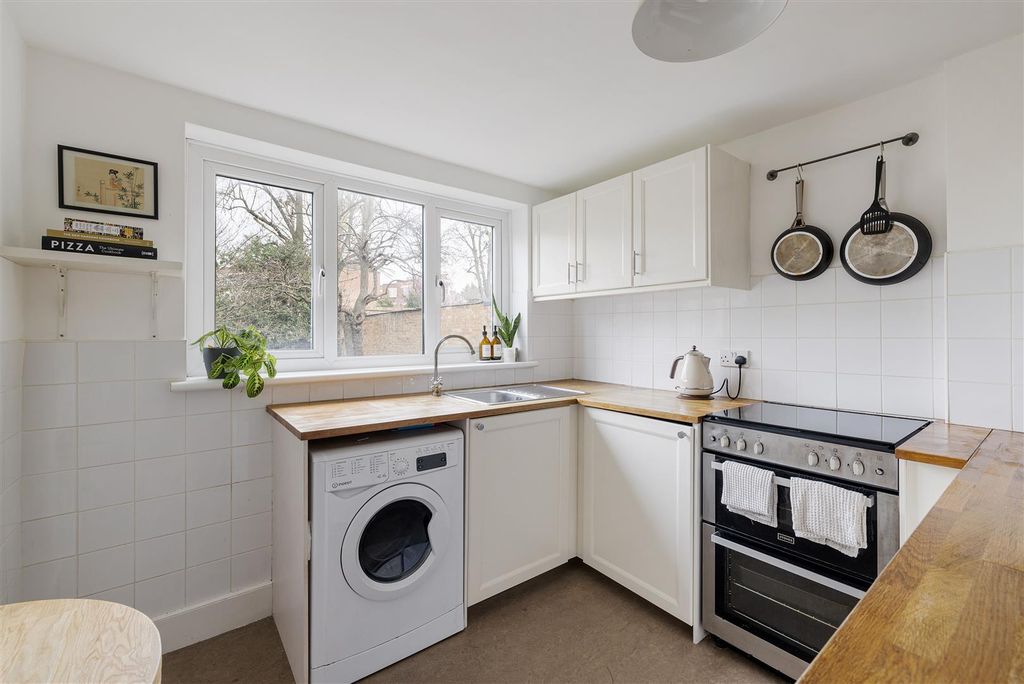 Property photo 3 of 20 Wallwood Road, E11