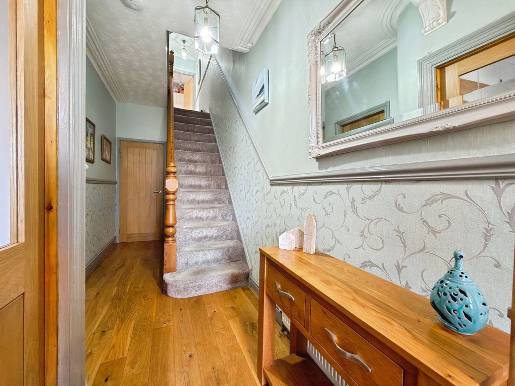 Property photo 2 of 32