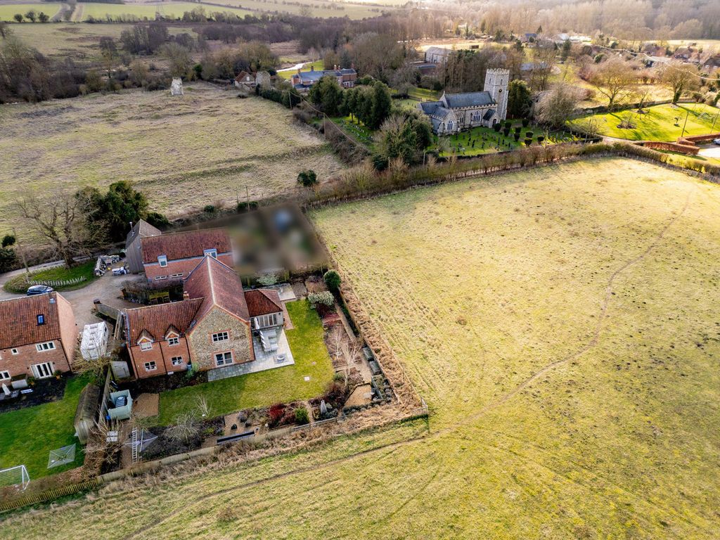 Property photo 2 of 37