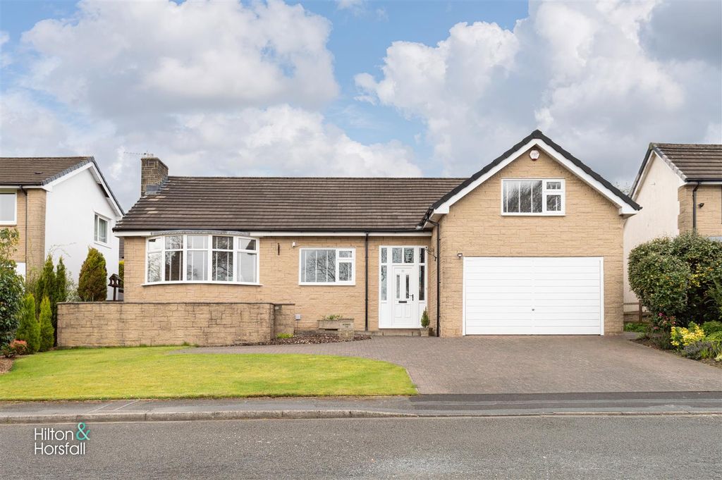 Property photo 1 of 29 Wheatcroft Avenue