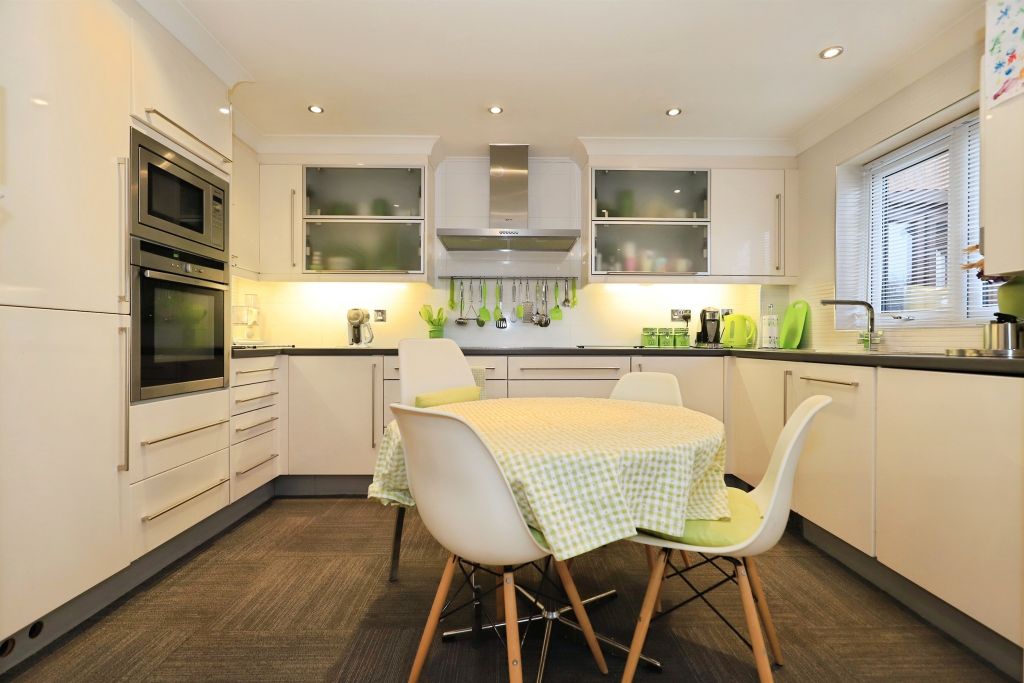 Property photo 3 of 25 Kitchen