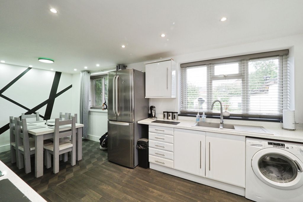 Property photo 3 of 18 Img_2544