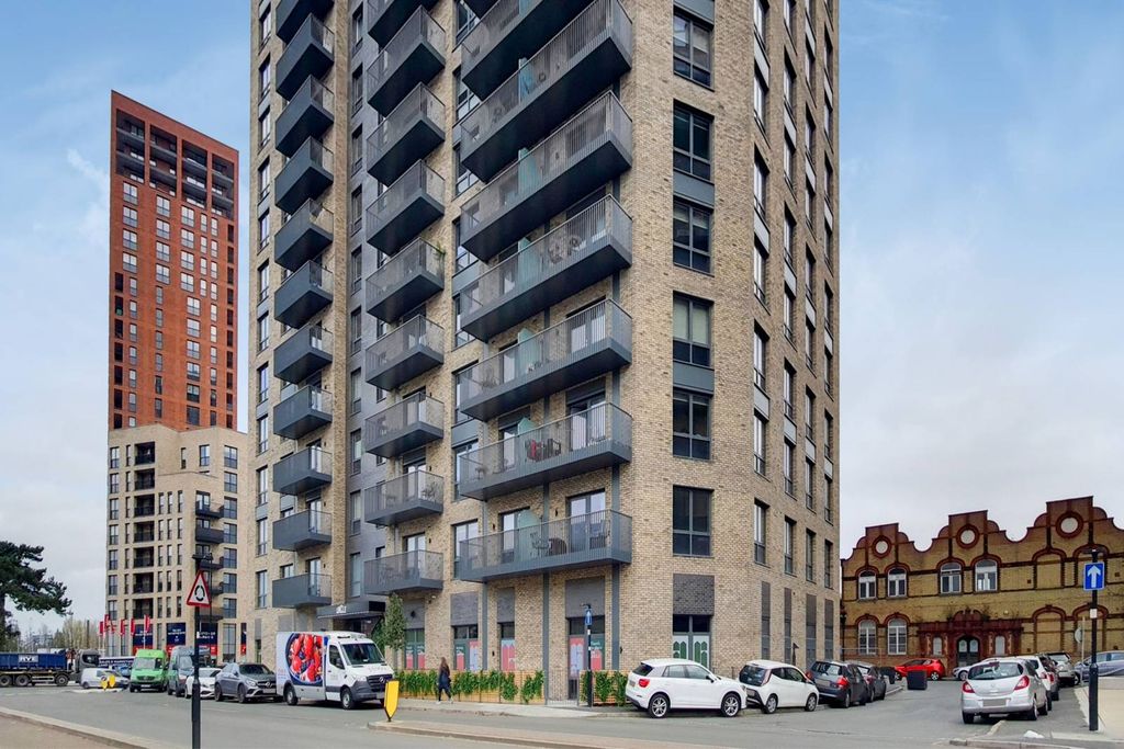 Property photo 1 of 18