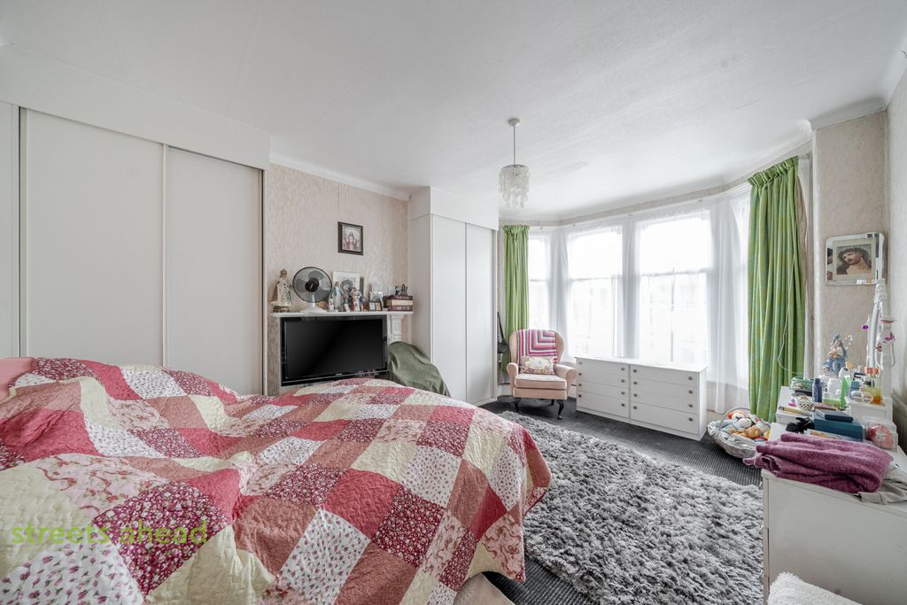 Property photo 3 of 19 64Eda8Ef-B649-4B0...