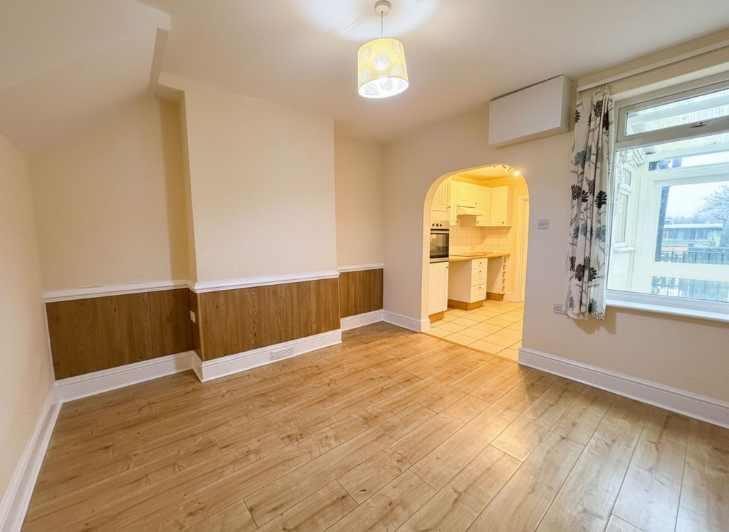 Property photo 3 of 11 Dining Room